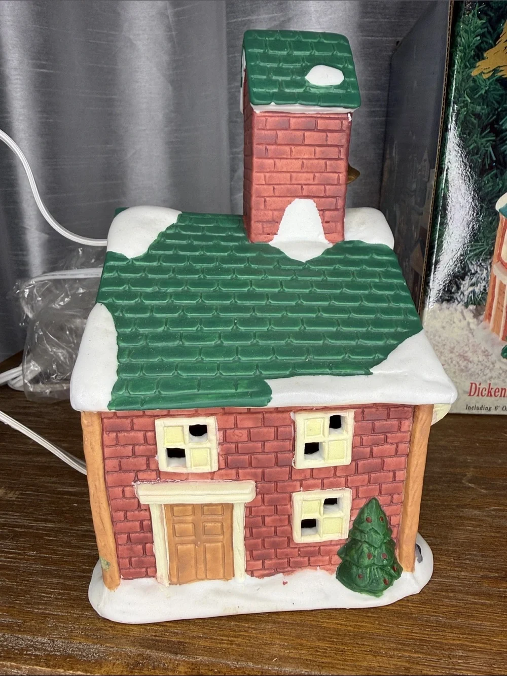 Dickens Keepsake Porcelain Lighted School House Holiday Christmas Collectible